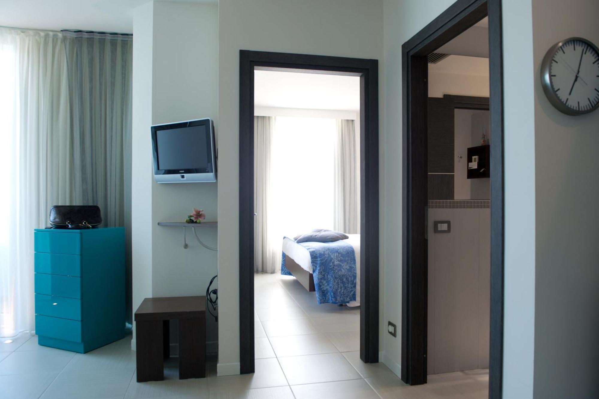 בלריה-איגאה מרינה Blu Suite Resort מראה חיצוני תמונה